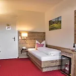 Hoehenhotel & Restaurant Kalikutt מלון אופנאו