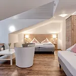 Hoehenhotel & Restaurant Kalikutt אופנאו